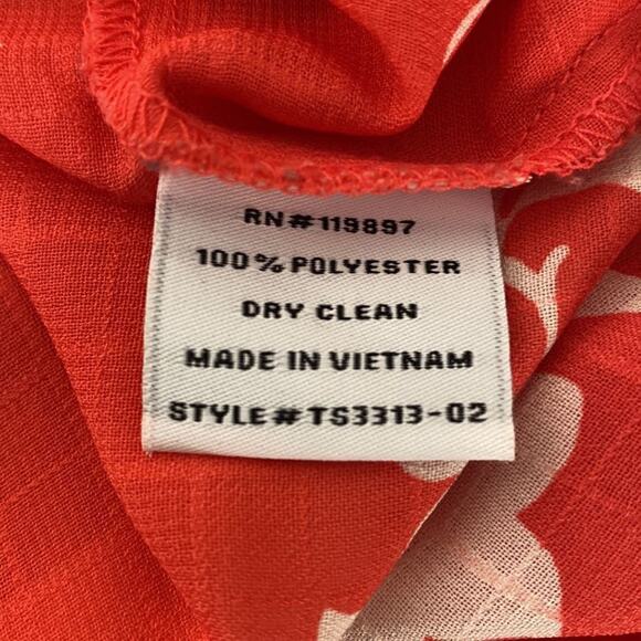 Collective Concepts Woman’s Pink floral blouse  tie front Size S. See Video - Picture 7 of 9